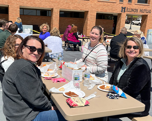 Illinois Mutual employees enjoying a cookout to celebrate our company's involvement with United Way